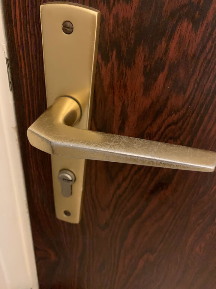 Comment ouvrir un cadenas ou une porte avec un trombone