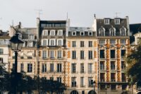 façade d'immeuble à Paris